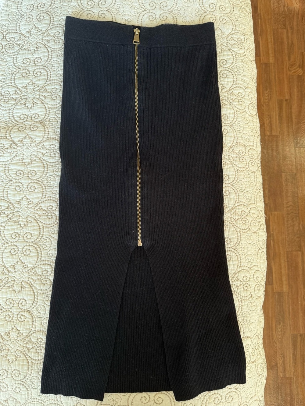Black Ribbed Knit Midi Skirt with Gold Zip Slit